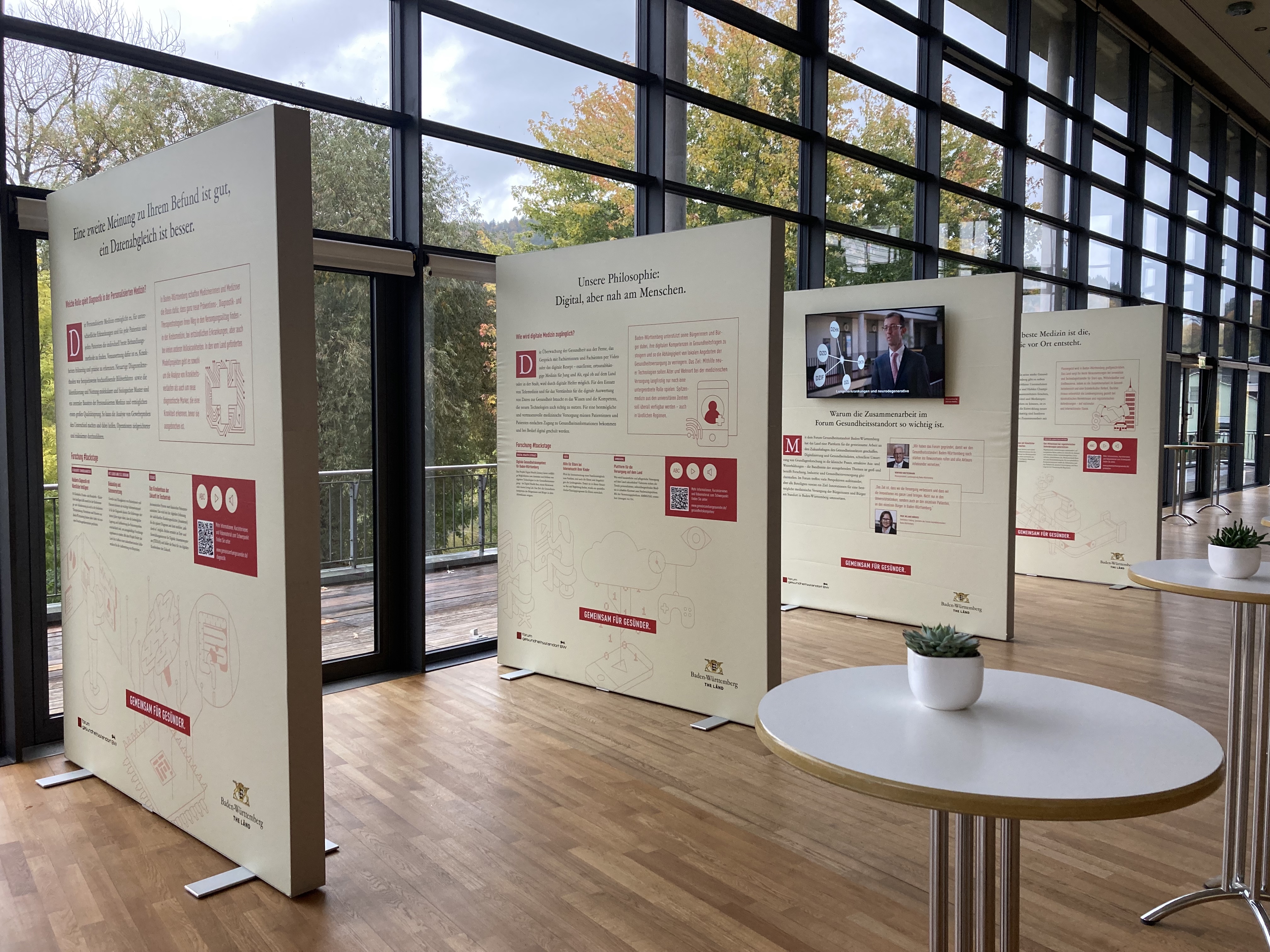 Die Wanderausstellung "Gemeinsam für Gesünder" in der Stadthalle in Tuttlingen.