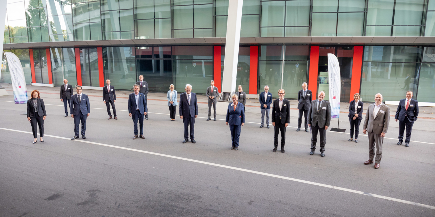 211014_Forum_Gesundheitsstandort_Gruppenbild.jpg