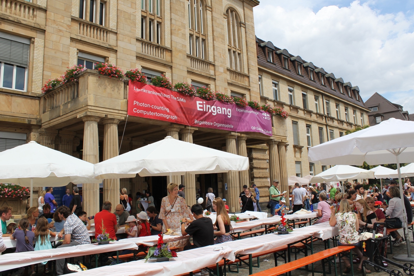 Rund 5.000 Besuchende strömten am 9. Juli zur Universitätsmedizin Mannheim. Es wurde ein Familienfest mit vielen Attraktionen geboten.